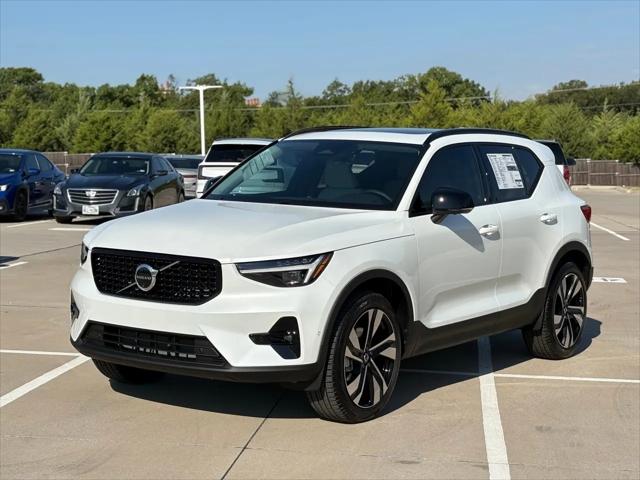 2026 Volvo XC40 Plus, B4 FWD Gas (mild hybrid), Dark