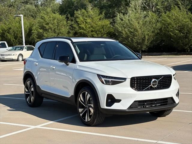 2026 Volvo XC40 Plus, B4 FWD Gas (mild hybrid), Dark