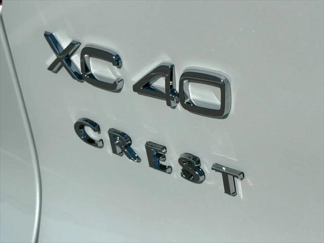 2026 Volvo XC40 Plus, B4 FWD Gas (mild hybrid), Dark