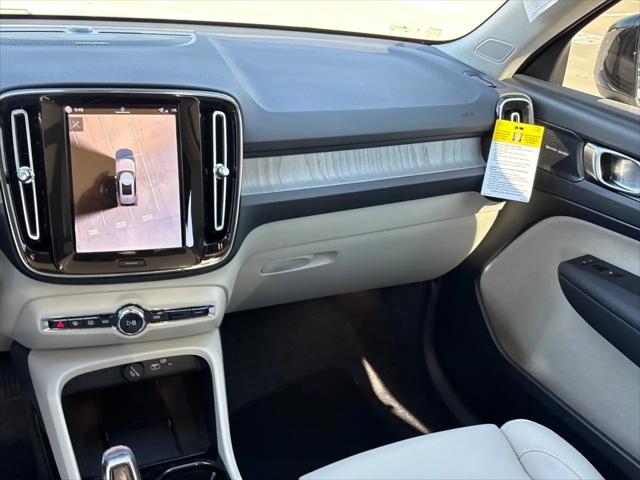 2026 Volvo XC40 Plus, B4 FWD Gas (mild hybrid), Dark
