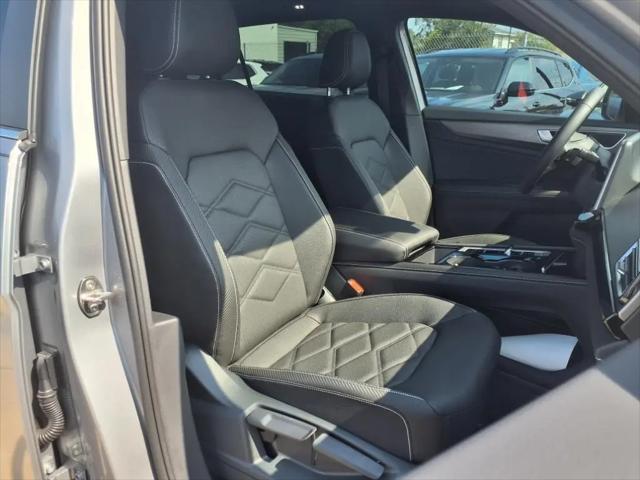 2026 Volkswagen Atlas Cross Sport SE with Technology
