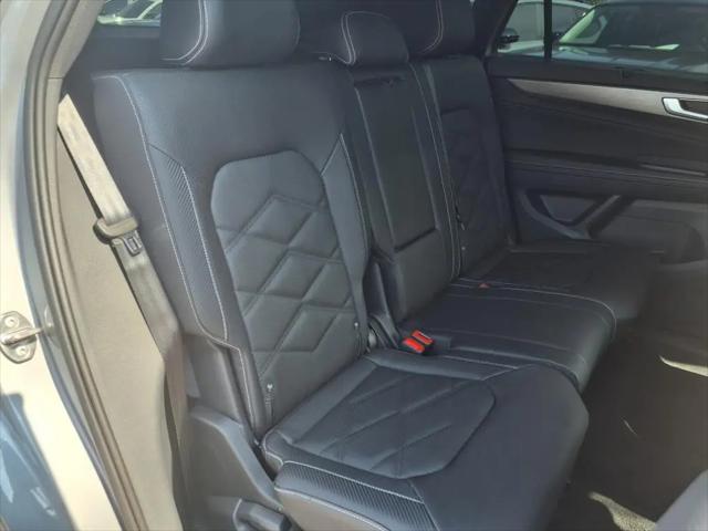 2026 Volkswagen Atlas Cross Sport SE with Technology