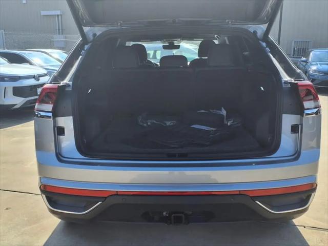2026 Volkswagen Atlas Cross Sport SE with Technology