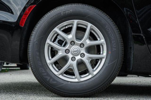 2025 Chrysler Pacifica Select