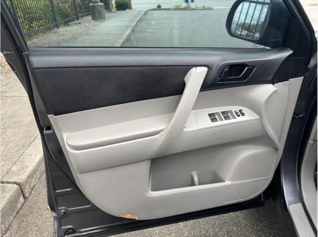 2012 Toyota Highlander Base V6