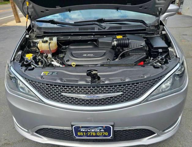 2017 Chrysler Pacifica Touring-L