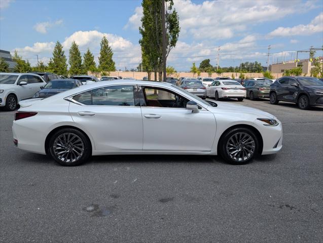 2024 Lexus ES 300h Luxury