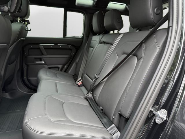 2025 Land Rover Defender 110 P400 X-Dynamic SE