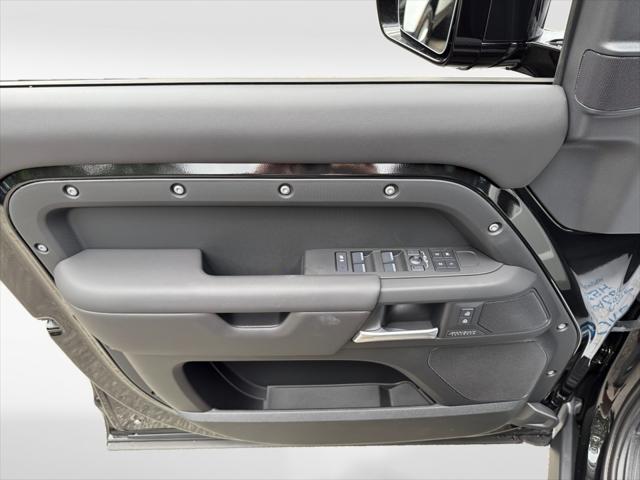 2025 Land Rover Defender 110 P400 X-Dynamic SE
