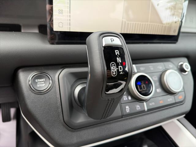 2025 Land Rover Defender 110 P400 X-Dynamic SE