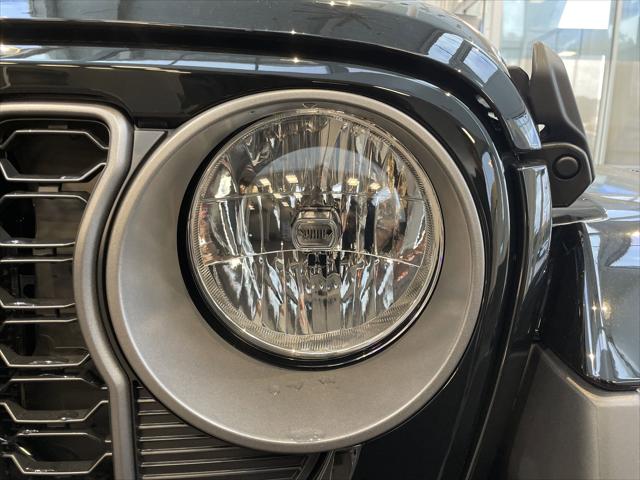 2025 Jeep Gladiator Sport photo 3