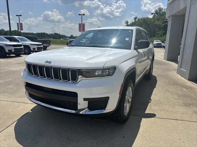 2023 Jeep Grand Cherokee L Laredo 4x2