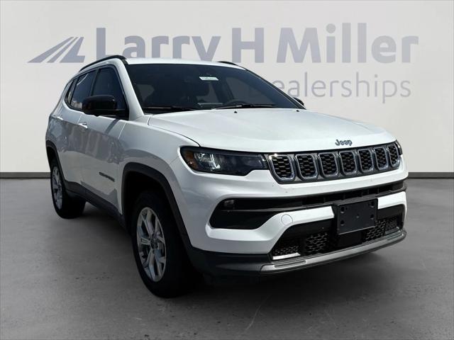 2025 Jeep Compass COMPASS LATITUDE 4X4