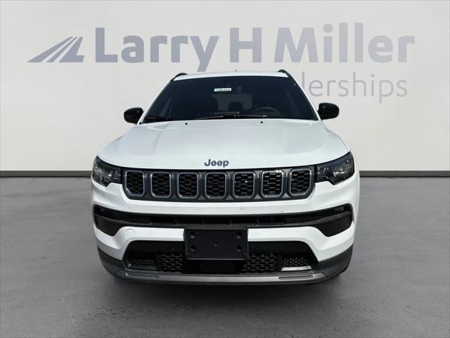 2025 Jeep Compass COMPASS LATITUDE 4X4