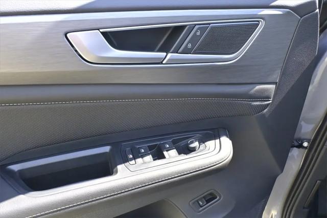 2026 Volkswagen Atlas Cross Sport SE with Technology