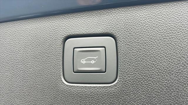 2025 Buick NV Avenir FWD