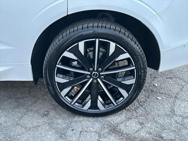 2026 Volvo XC60 Plug-In Hybrid Ultra, T8 AWD Electric/Gasoline, Dark