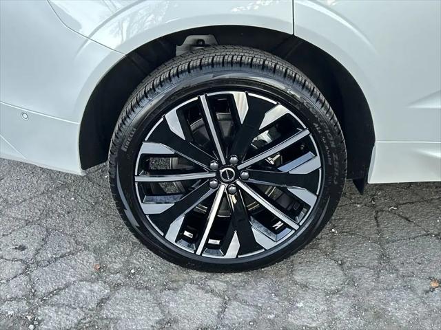 2026 Volvo XC60 Plug-In Hybrid Ultra, T8 AWD Electric/Gasoline, Dark
