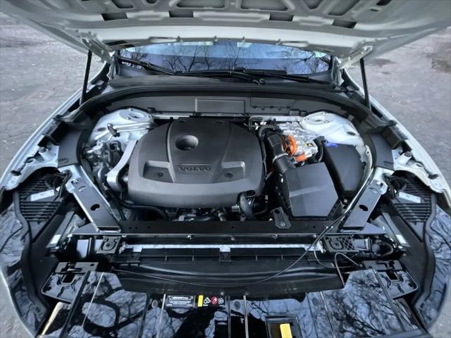 2026 Volvo XC60 Plug-In Hybrid Ultra, T8 AWD Electric/Gasoline, Dark