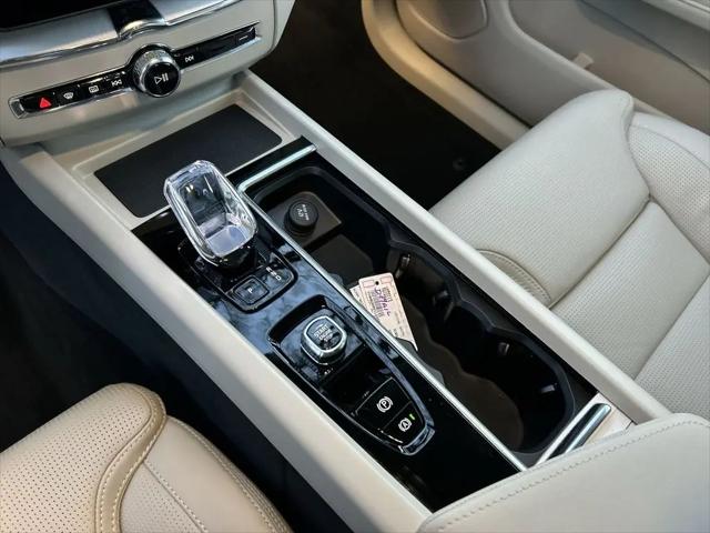 2026 Volvo XC60 Plug-In Hybrid Ultra, T8 AWD Electric/Gasoline, Dark