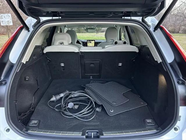 2026 Volvo XC60 Plug-In Hybrid Ultra, T8 AWD Electric/Gasoline, Dark