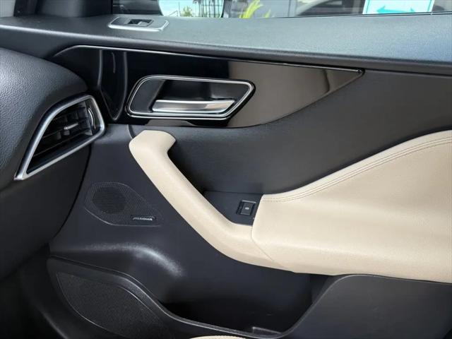 2018 Jaguar F-PACE 25t Premium