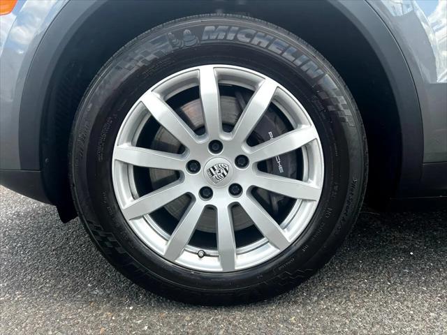 2021 Porsche Cayenne Standard