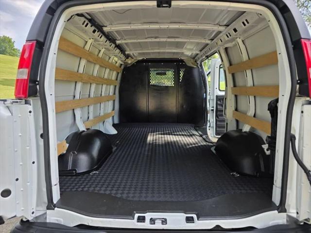 2023 GMC Savana Cargo RWD 2500 Regular Wheelbase Work Van