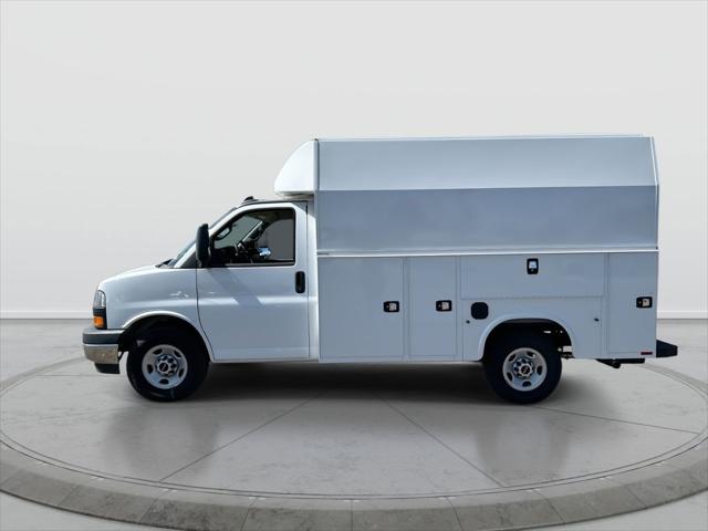 2025 GMC Savana Cutaway Work Van
