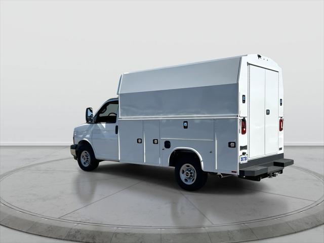 2025 GMC Savana Cutaway Work Van