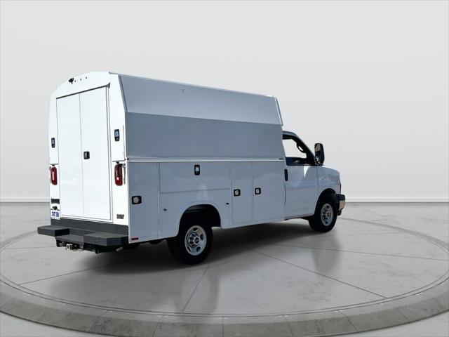 2025 GMC Savana Cutaway Work Van