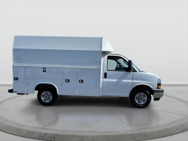 2025 GMC Savana Cutaway Work Van