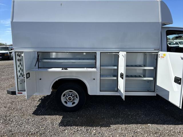 2025 GMC Savana Cutaway Work Van