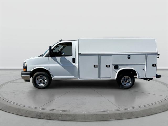 2025 GMC Savana Cutaway Work Van