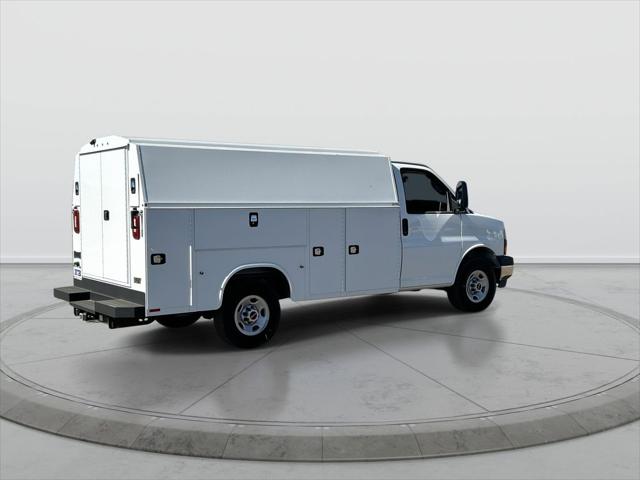 2025 GMC Savana Cutaway Work Van