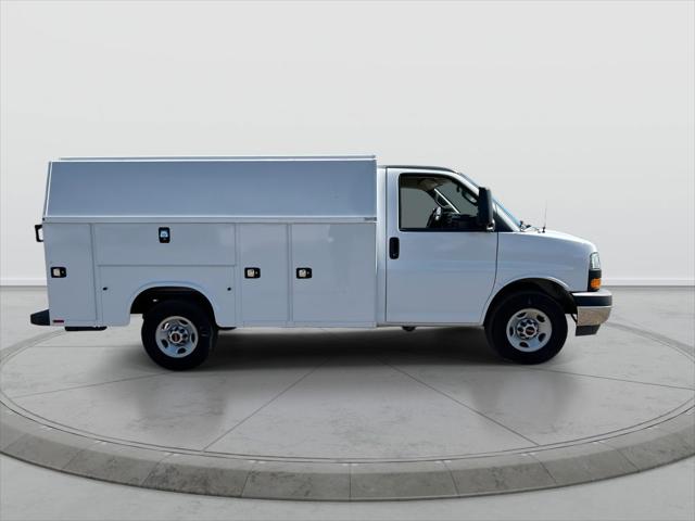 2025 GMC Savana Cutaway Work Van