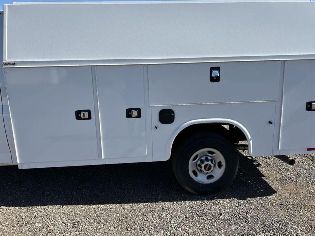 2025 GMC Savana Cutaway Work Van