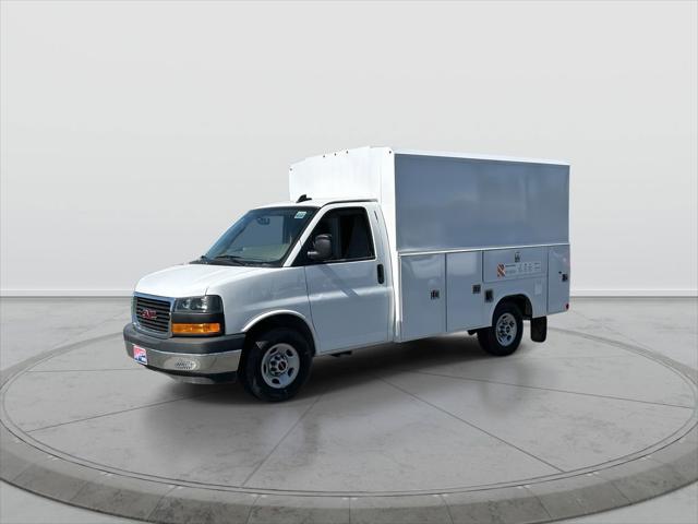2025 GMC Savana Cutaway Work Van