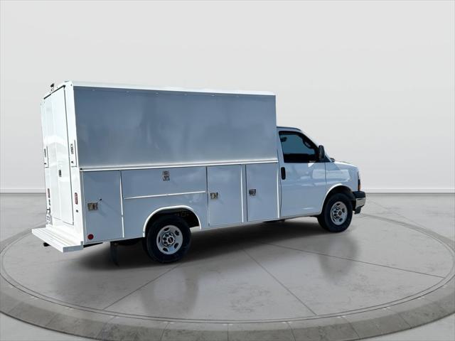 2025 GMC Savana Cutaway Work Van