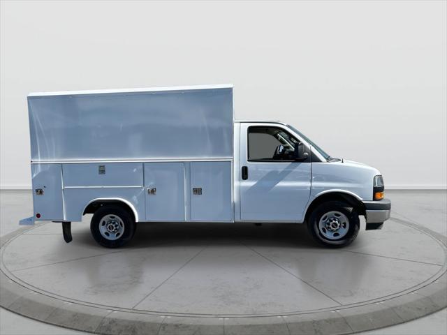 2025 GMC Savana Cutaway Work Van