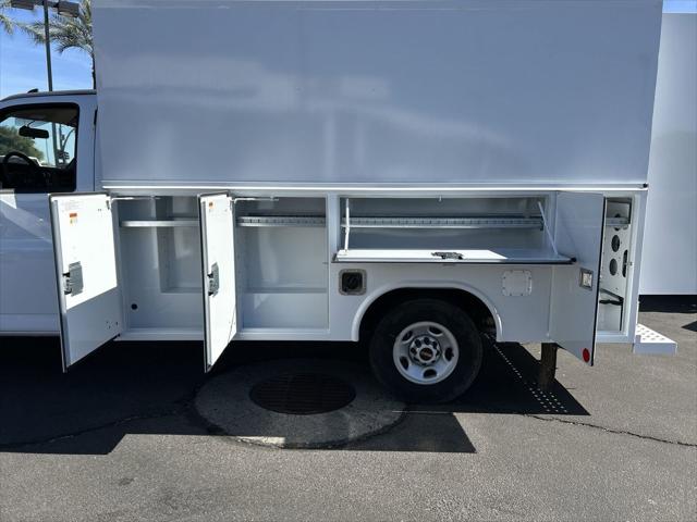2025 GMC Savana Cutaway Work Van
