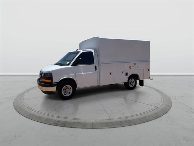 2025 GMC Savana Cutaway Work Van