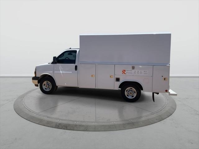 2025 GMC Savana Cutaway Work Van