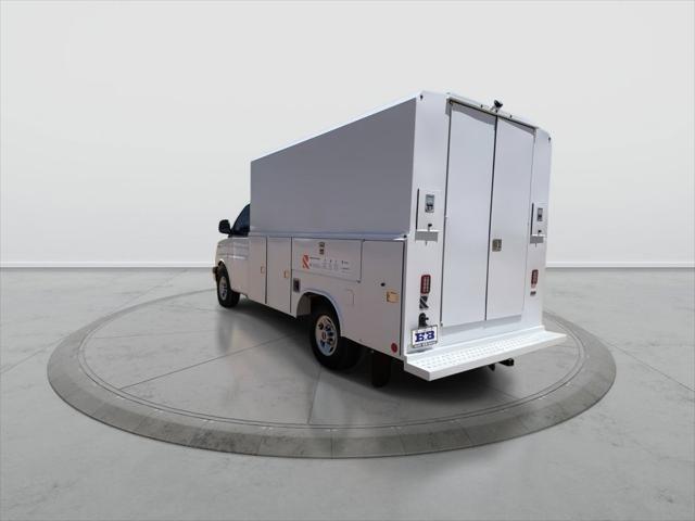 2025 GMC Savana Cutaway Work Van
