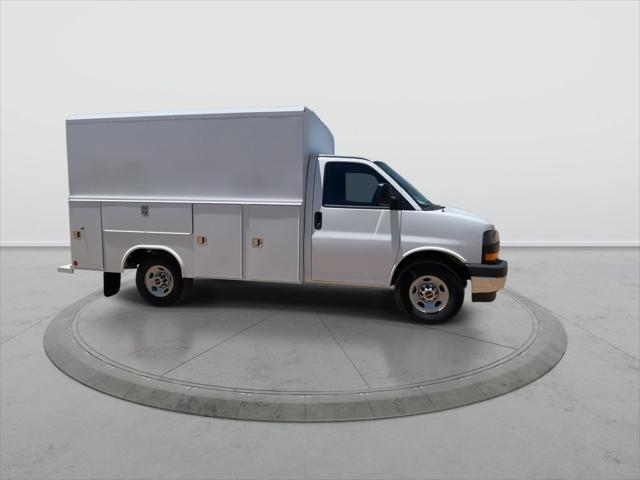 2025 GMC Savana Cutaway Work Van