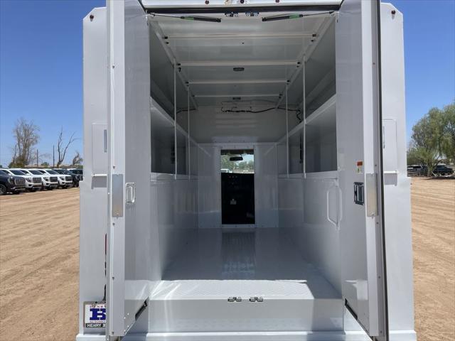 2025 GMC Savana Cutaway Work Van