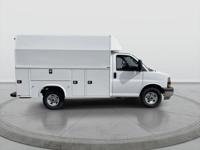 2025 GMC Savana Cutaway Work Van