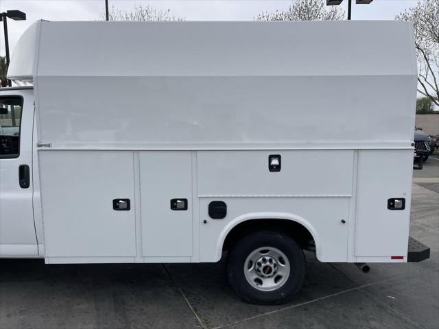 2025 GMC Savana Cutaway Work Van