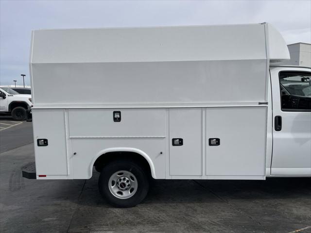 2025 GMC Savana Cutaway Work Van