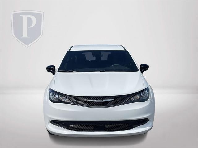 2025 Chrysler Voyager LX